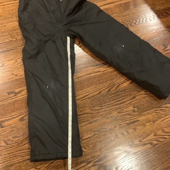Boys snow jumpsuit. Tapered leg to minimize snow exposure - Picture 3 of 7